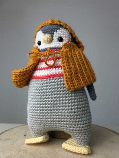 Háčkovaný tučniak Zlatoš | Cozy ateliér