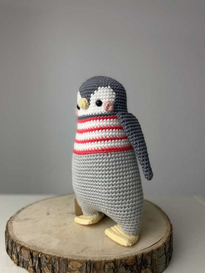 Háčkovaný tučniak Zlatoš | Cozy ateliér